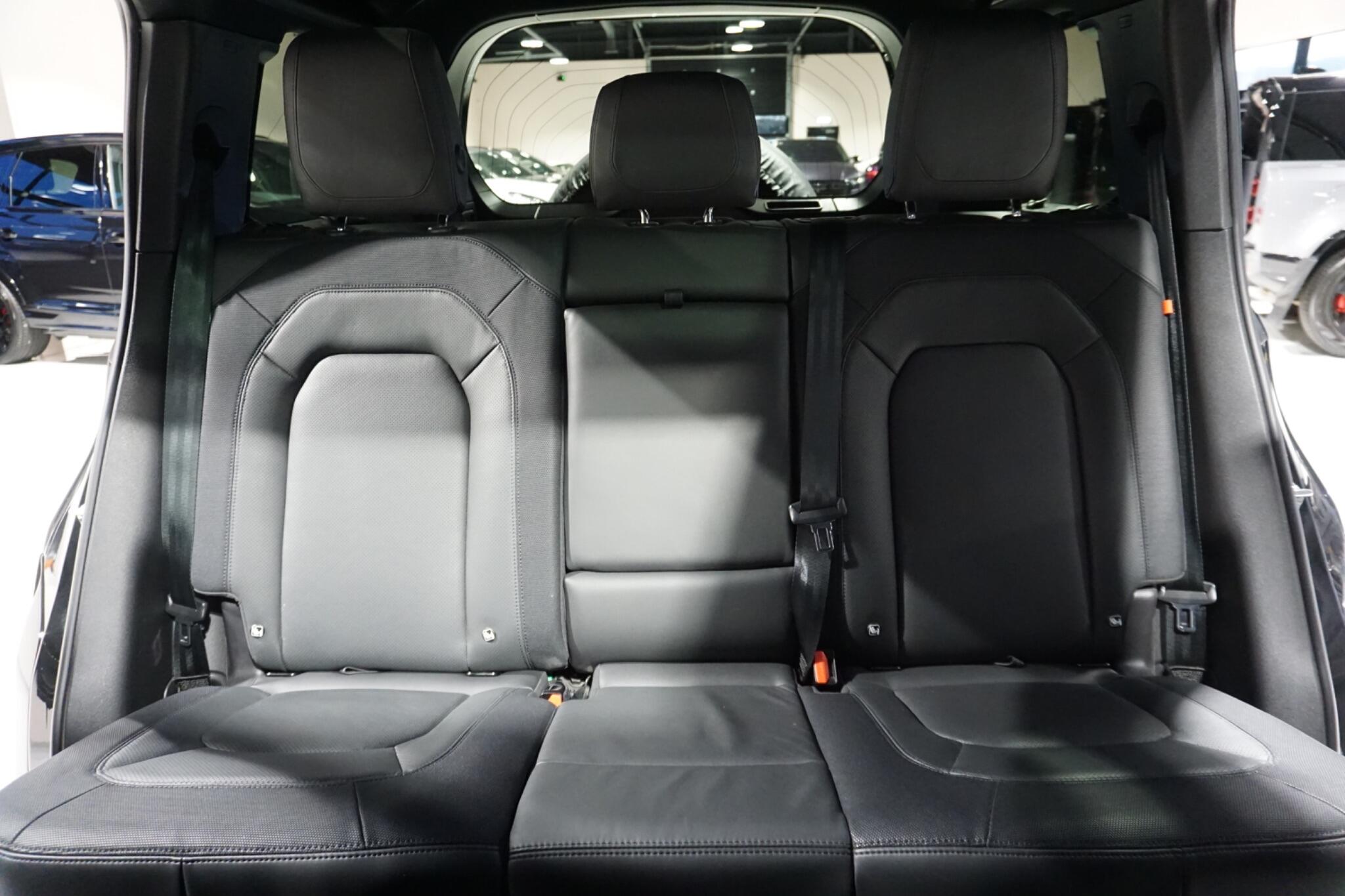 Land Rover Defender 110 3.0 D300 MHEV X-Dynamic HSE SUV 5dr Diesel Auto 4WD Euro 6 (s/s) (300 ps)